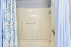 Interior - Easy ATL Access: Suburban Home Base w/ Patio (Decatur)
