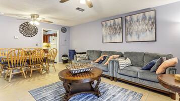 Apartment (2 Bedrooms) | Living area