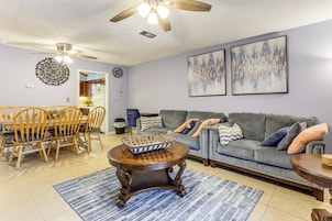 Apartment (2 Bedrooms) | Living area | Fireplace