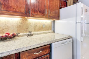 Apartment (2 Bedrooms) | Interior - Easy ATL Access: Suburban Home Base w/ Patio (Decatur)