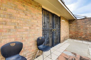 Apartment (2 Bedrooms) | Interior - Easy ATL Access: Suburban Home Base w/ Patio (Decatur)