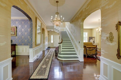 Home on Sprawling Estate, 6 Mi to Dtwn Spartanburg