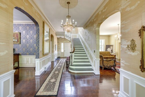 Home on Sprawling Estate, 6 Mi to Dtwn Spartanburg