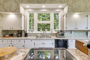 Interior - Home on Sprawling Estate, 6 Mi to Dtwn Spartanburg (Spartanburg)