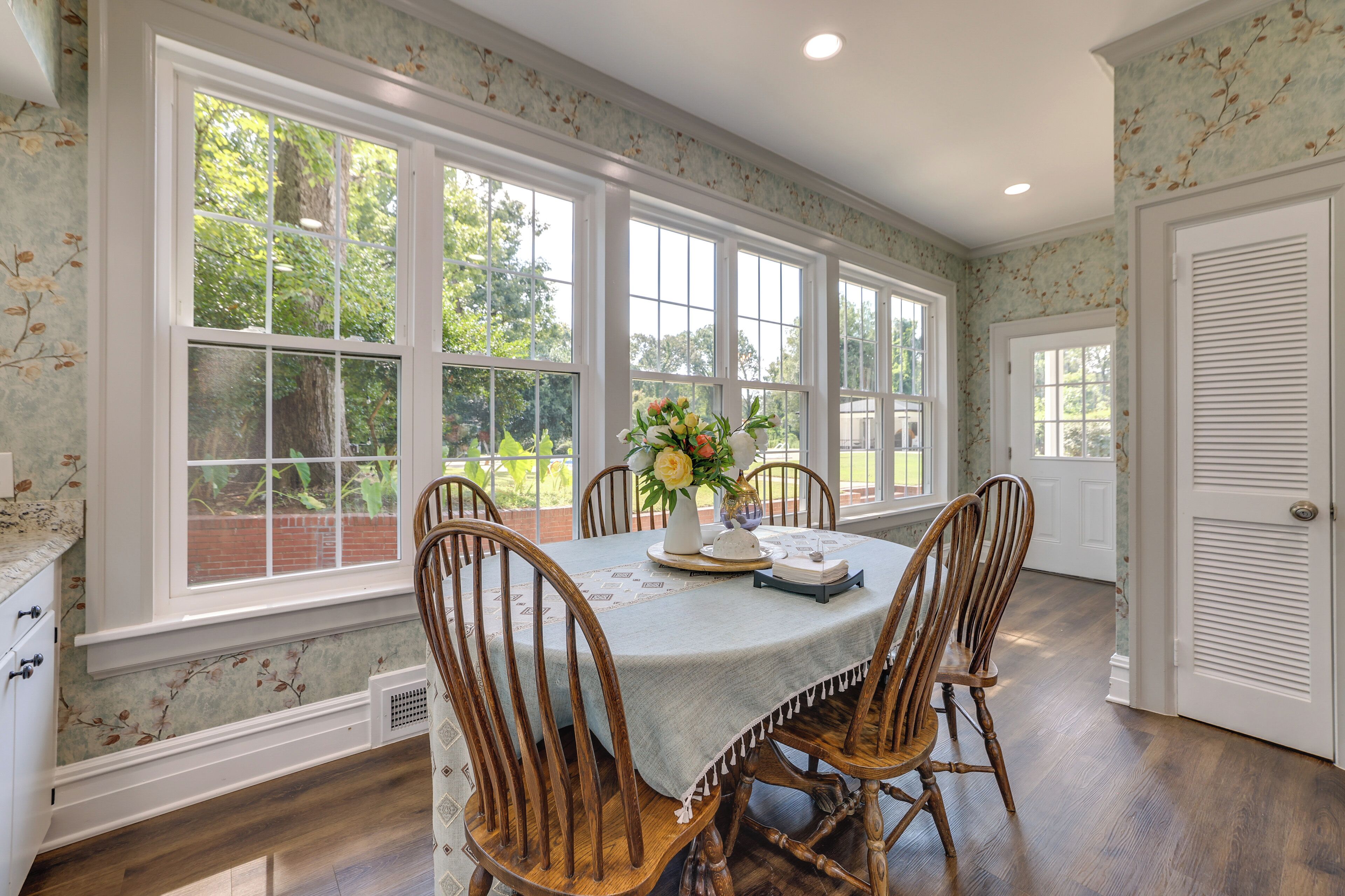 المنشأة من الداخل