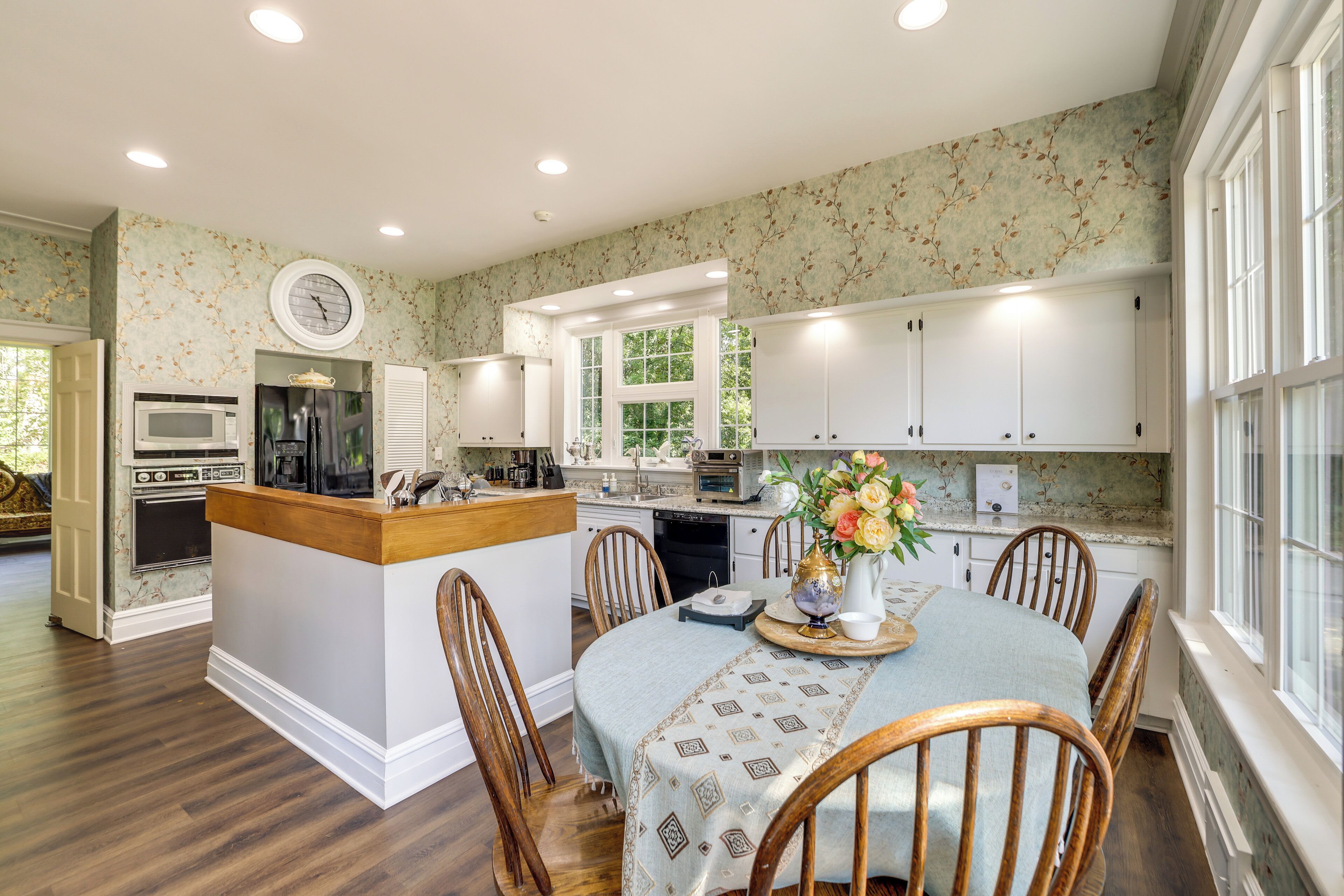 House (5 Bedrooms) | Interior