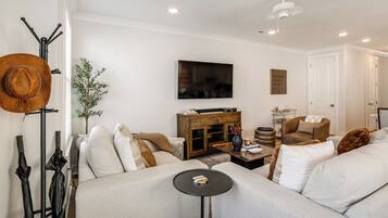 Apartment (3 Bedrooms) | Front of property