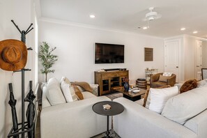 Apartment (3 Bedrooms) | Front of property - 3 Mi to Ole Miss, New Build: Inviting Townhome! (Oxford)