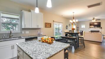 House (3 Bedrooms) | Interior