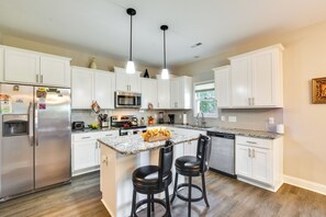 House (3 Bedrooms) | Interior