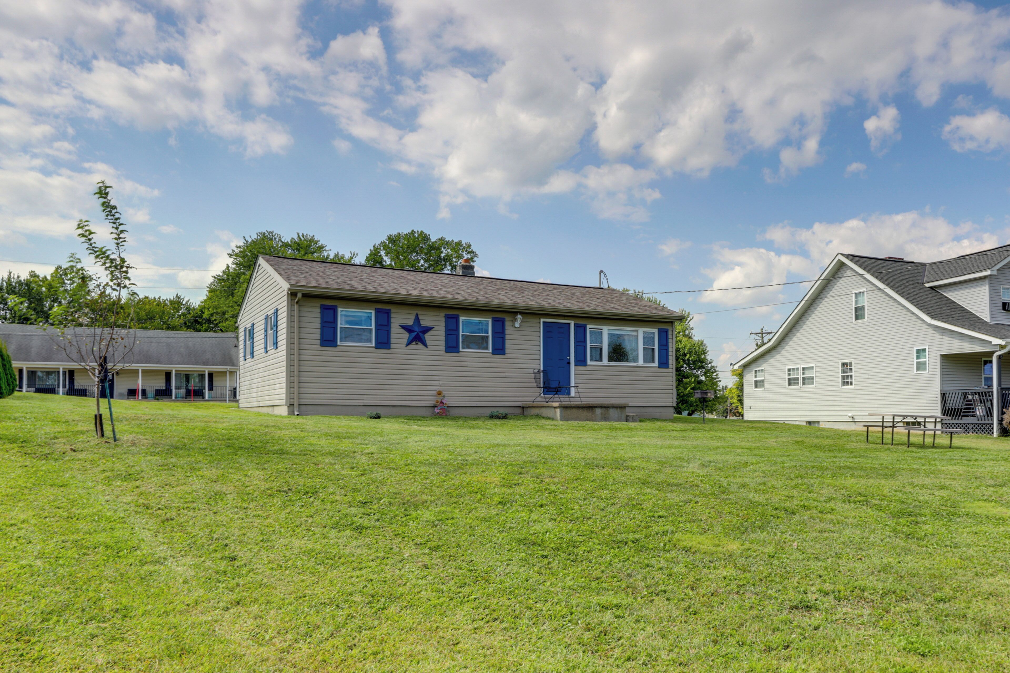House (3 Bedrooms) | Depan hartanah