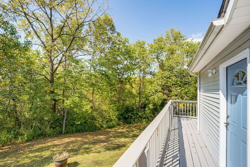 Walk to Main Street! Family Home in Williamstown