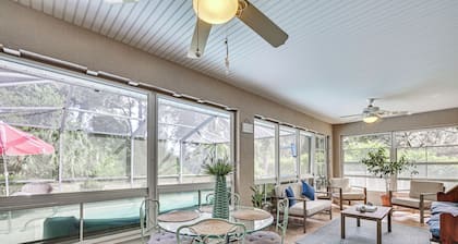 Dog-friendly Home, Lake Henderson Across Street!