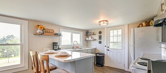 Rock Climb, Hike, Relax! Quiet Beattyville Retreat