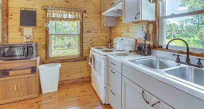 Charming Couples Cabin on 40 Acres in Zanesville