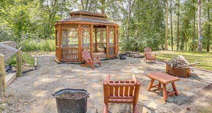 Charming Couples Cabin on 40 Acres in Zanesville