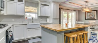 Fenced Yard: Home < 1 Mi to Mayor Pablo Peña Park