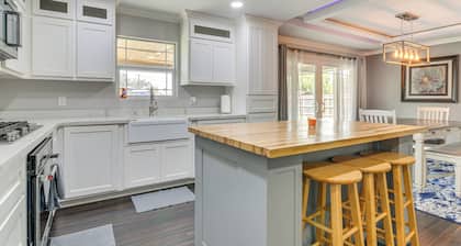 Fenced Yard: Home < 1 Mi to Mayor Pablo Peña Park