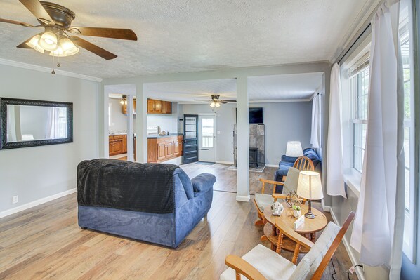 House (3 Bedrooms) | Interior - 7 Mi to Barren River Lake: Quiet Getaway w/ Yard! (Glasgow)