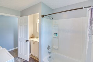 House (3 Bedrooms) | Interior - 7 Mi to Barren River Lake: Quiet Getaway w/ Yard! (Glasgow)