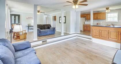 7 Mi to Barren River Lake: Quiet Getaway w/ Yard!