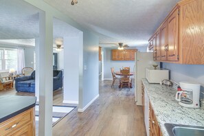 House (3 Bedrooms) | Interior