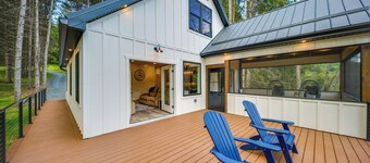 Waterfront New Albany Retreat w/ Therapy Animals