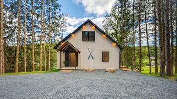 House (3 Bedrooms) | Exterior