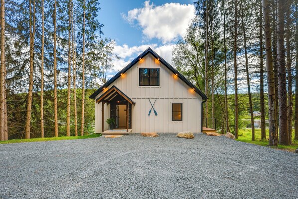 House (3 Bedrooms) | Exterior