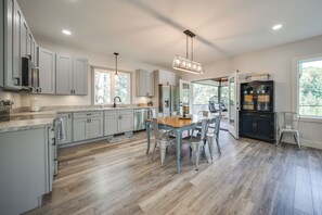 House (3 Bedrooms) | Interior