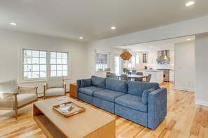 House (6 Bedrooms) | Interior