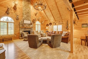 House (6 Bedrooms) | Interior