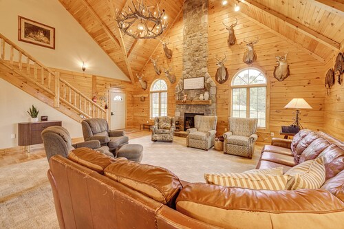 Game Room + Fire Pit: Sprawling Westfield Retreat!