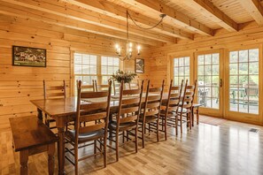 House (6 Bedrooms) | Interior