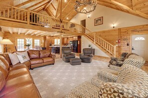 House (6 Bedrooms) | Interior