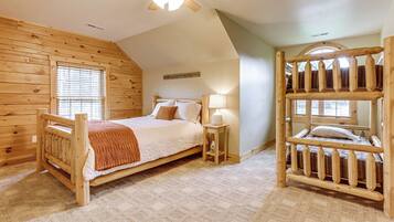 House (6 Bedrooms) | Interior