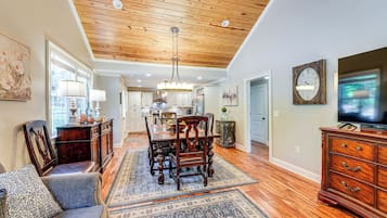 House (2 Bedrooms) | Interior