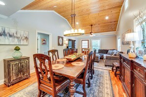 House (2 Bedrooms) | Interior - Peaceful Home w/ Porch & Yard, 5 Mi to Rome! (Rome)