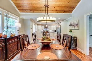 House (2 Bedrooms) | Interior - Peaceful Home w/ Porch & Yard, 5 Mi to Rome! (Rome)