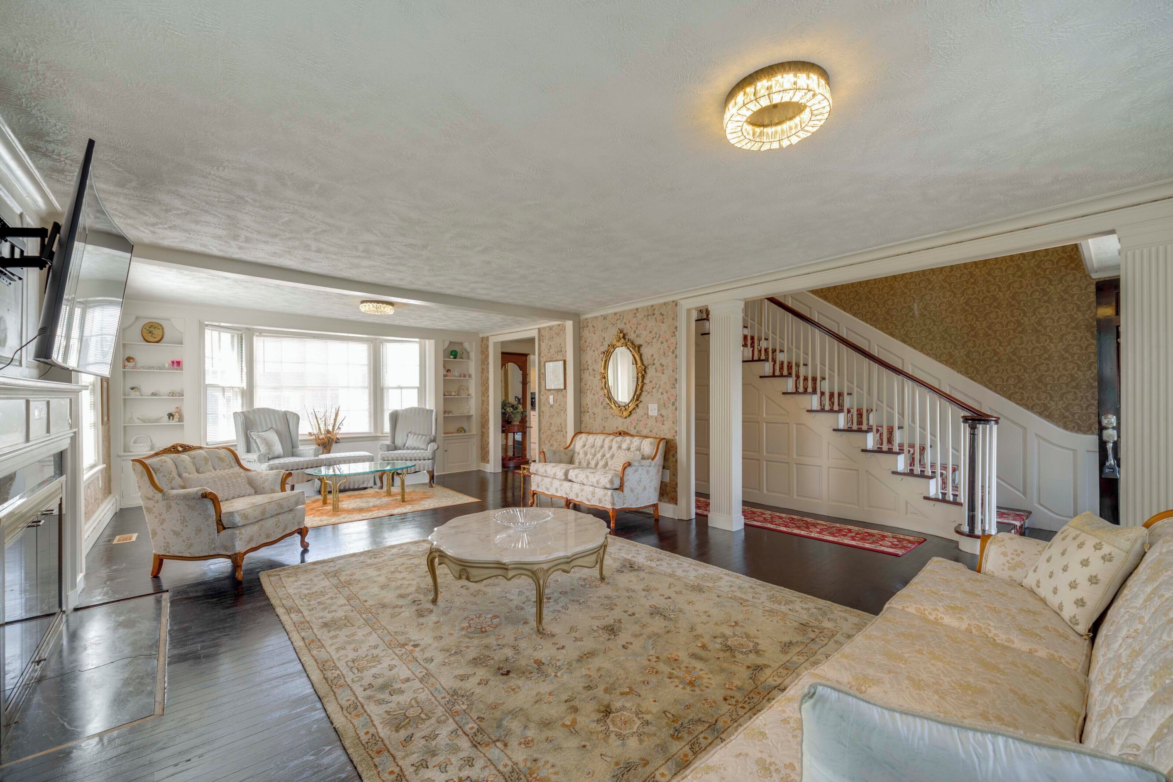 House (5 Bedrooms) | Interior