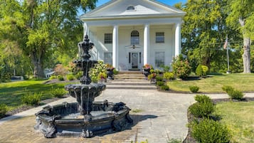 House (5 Bedrooms) | Front of property