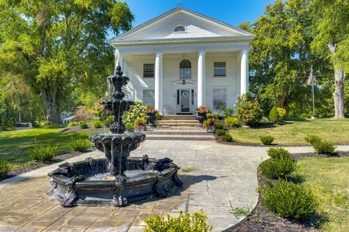 Near Lake Erie, Harbor & Parks: Conneaut Getaway!