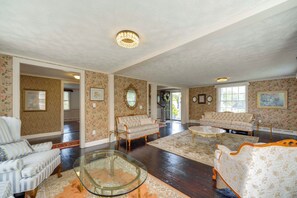 House (5 Bedrooms) | Interior