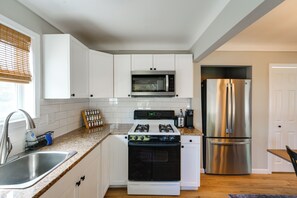 Apartment (2 Bedrooms) | Interior - Charming Family-friendly Duplex in Roseville! (Roseville)