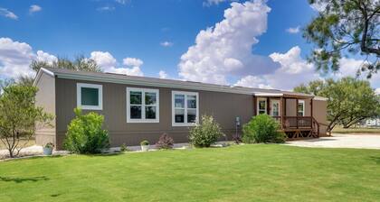 Peaceful Countryside Home w/ Yard in Hawley