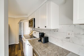 Apartment (2 Bedrooms) | Interior - Families Welcome! Convenient Roseville Duplex (Roseville)
