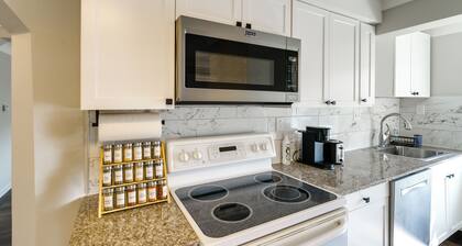 Families Welcome! Convenient Roseville Duplex