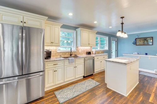 3 Mi to Pro Football Hall of Fame: Home w/ Yard!