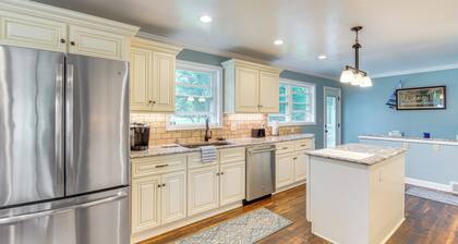 3 Mi to Pro Football Hall of Fame: Home w/ Yard!