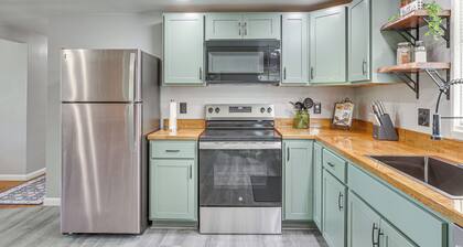 Fish, Hike & Golf: Leisurely Navarre Home w/ Yard!